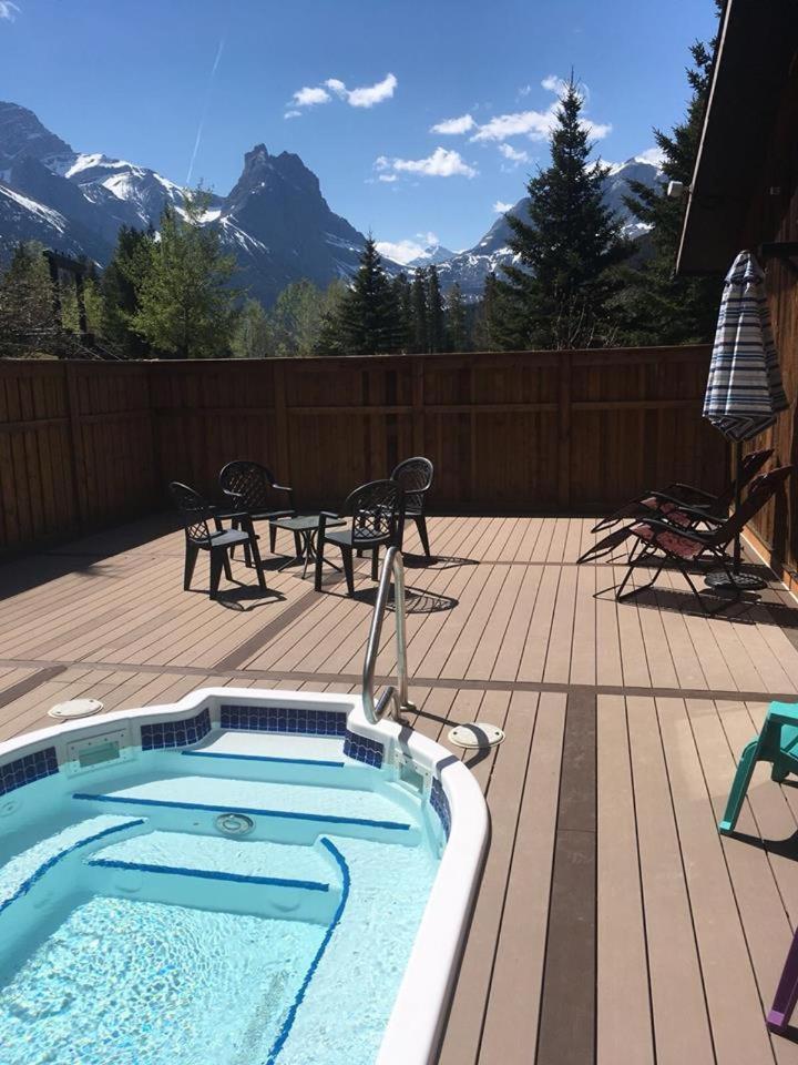 Banff Gate Mountain Resort Canmore Bagian luar foto