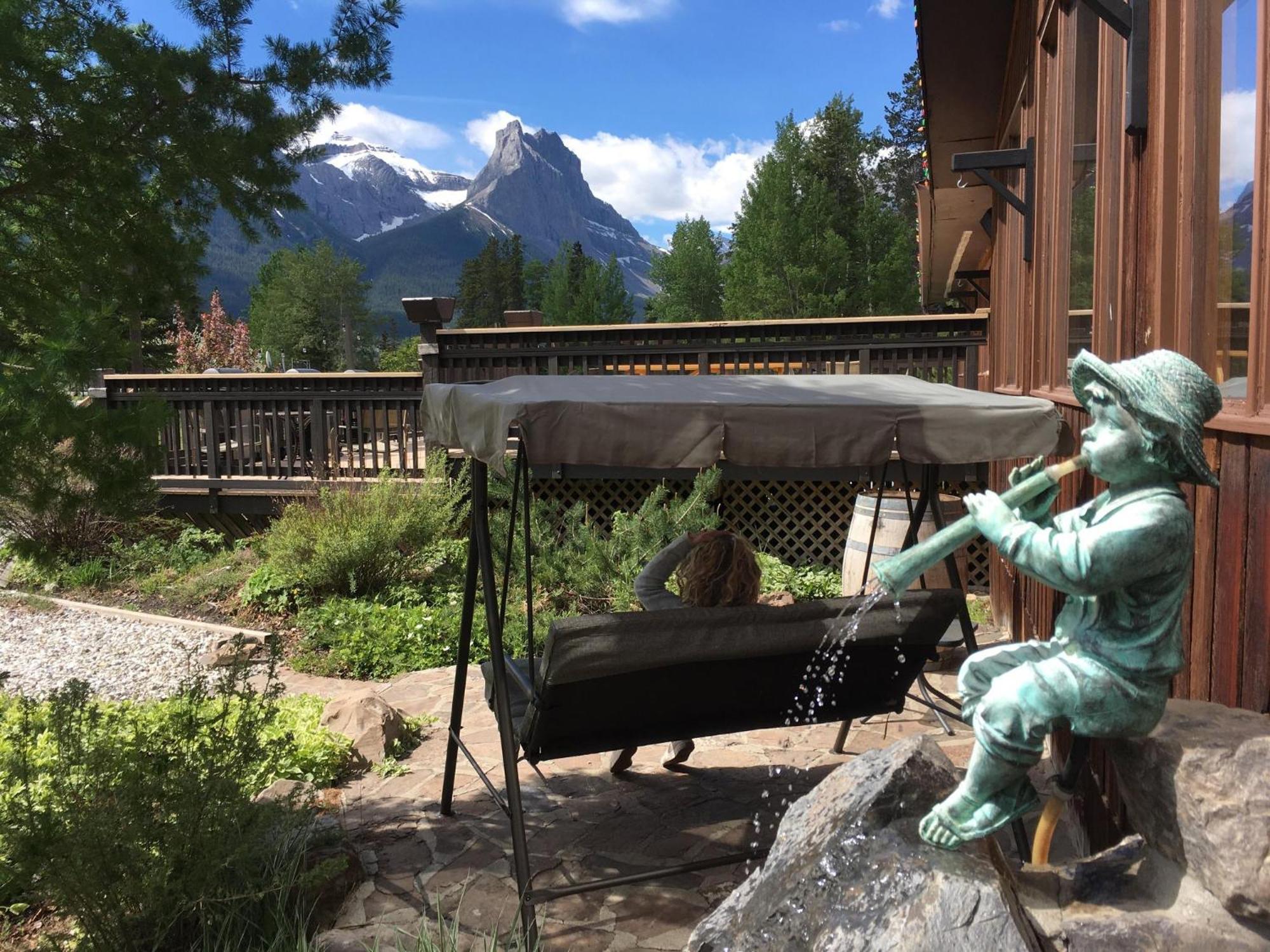 Banff Gate Mountain Resort Canmore Bagian luar foto