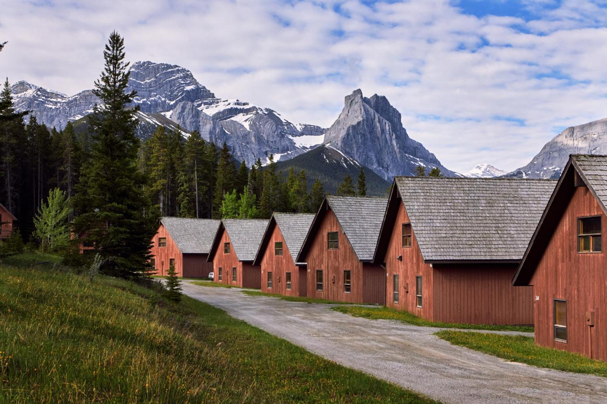 Banff Gate Mountain Resort Canmore Bagian luar foto