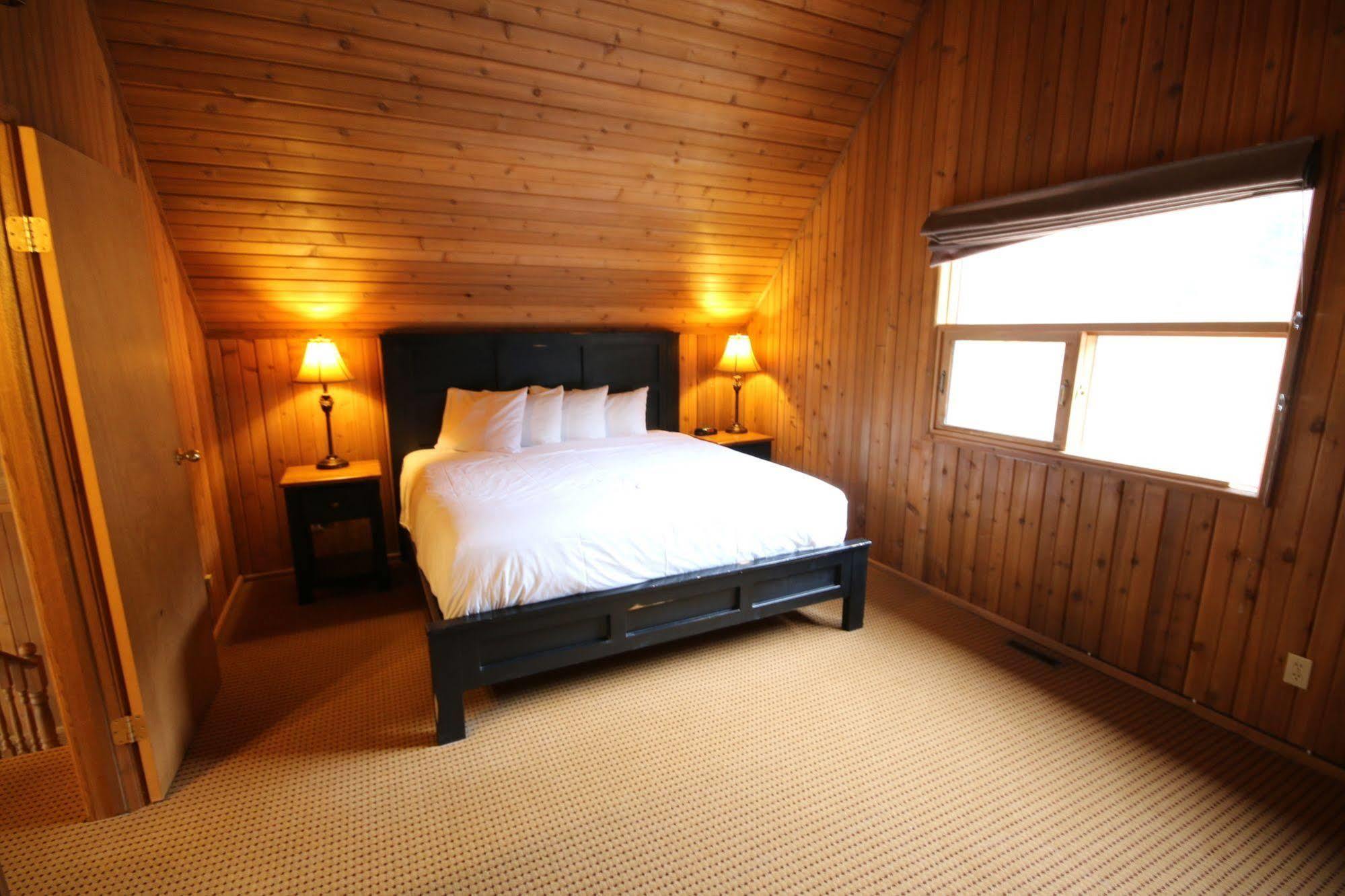 Banff Gate Mountain Resort Canmore Bagian luar foto
