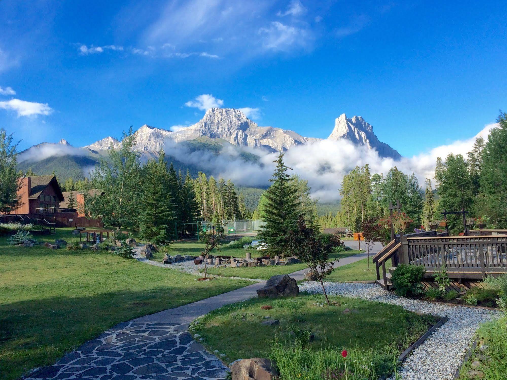 Banff Gate Mountain Resort Canmore Bagian luar foto
